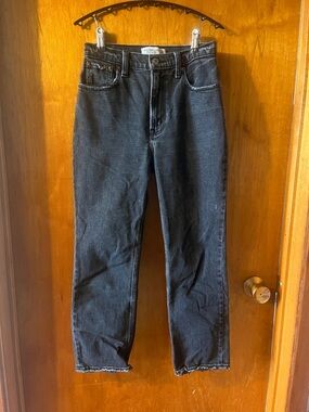 Woman’s Abercrombie & Fitch Black Straight Leg Ultra High Rise Jeans 24/00